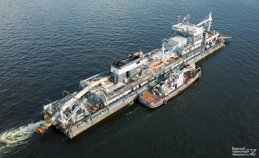 Баржа самоходная Речная