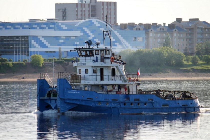 Буксир толкач Шлюзовой