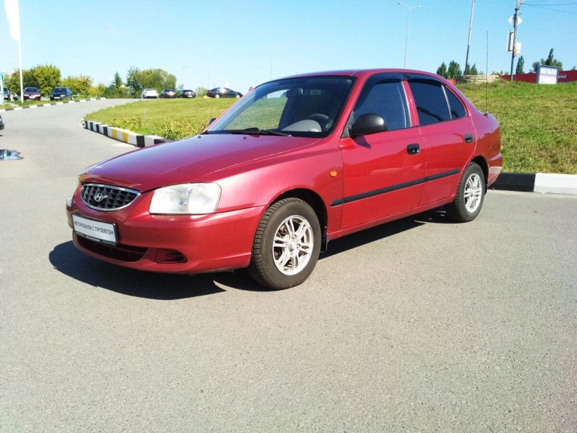 Хендай акцент красный