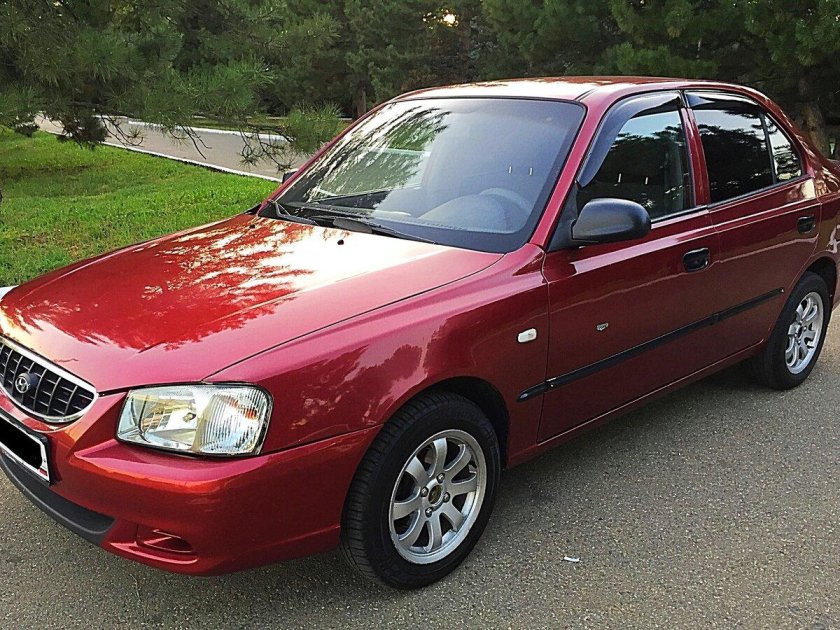 Хендай акцент красный