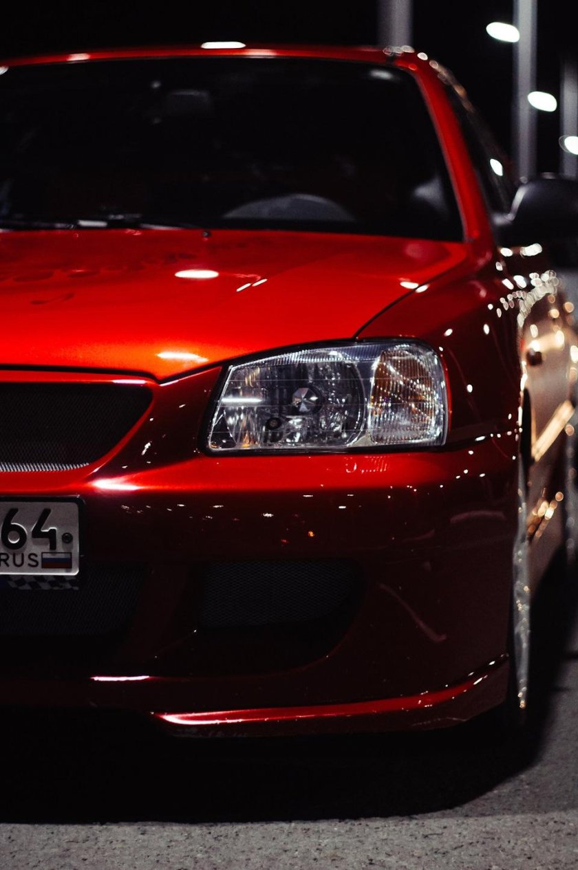 Hyundai Accent красный