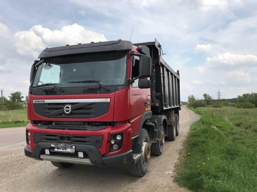 Volvo FMX 8x4 самосвал