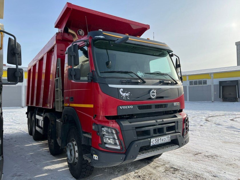 Самосвал volvo