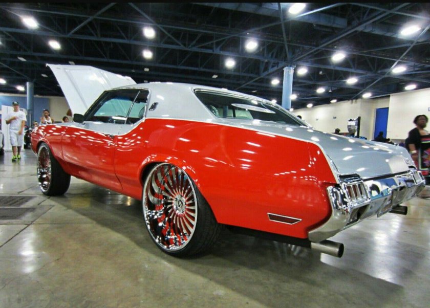 Oldsmobile cutlass supreme classic