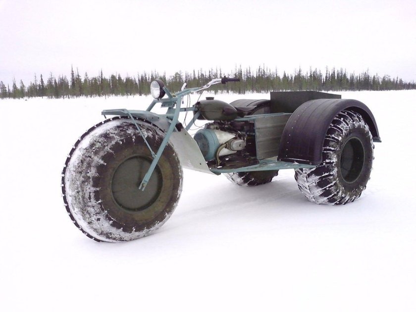 Трицикл Урал болотоход