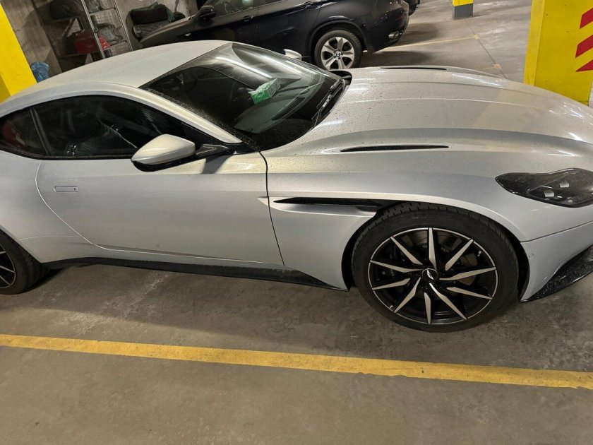 Астон мартин дб 11