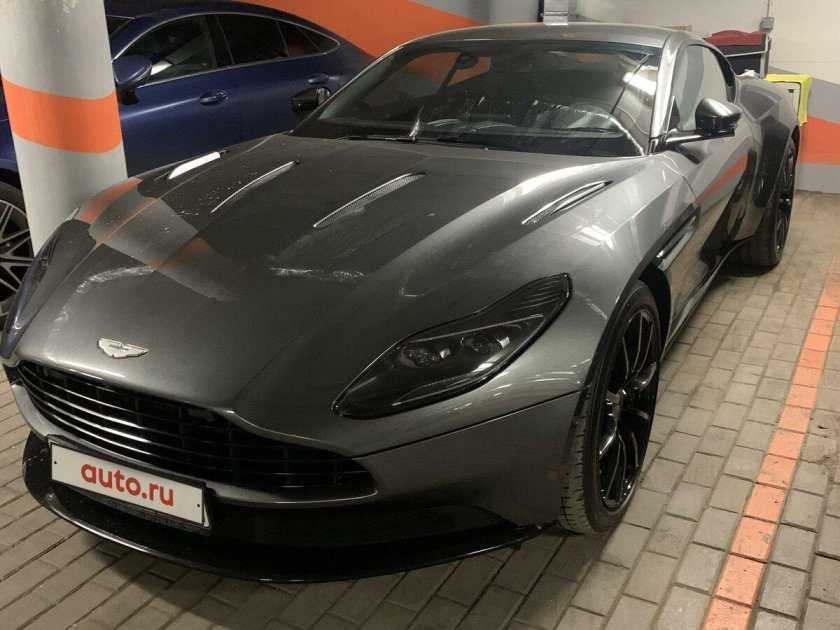 Aston martin db 11