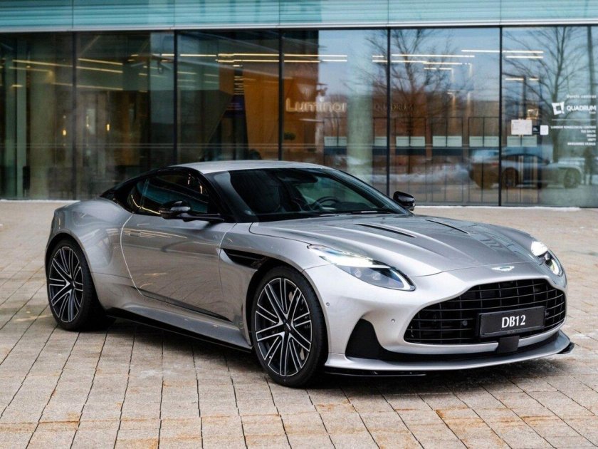 Автомобиль aston martin