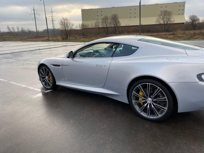 Aston Martin Virage 2012