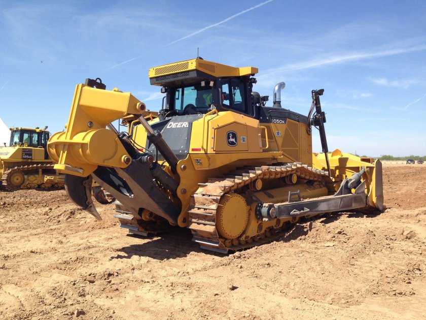 Бульдозер John Deere 1050к