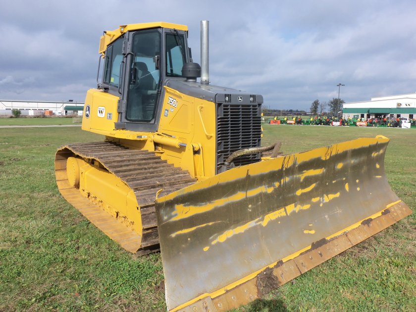 Бульдозер джон дир 850