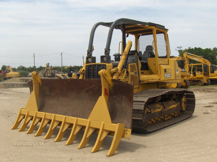 John Deere 750 бульдозер