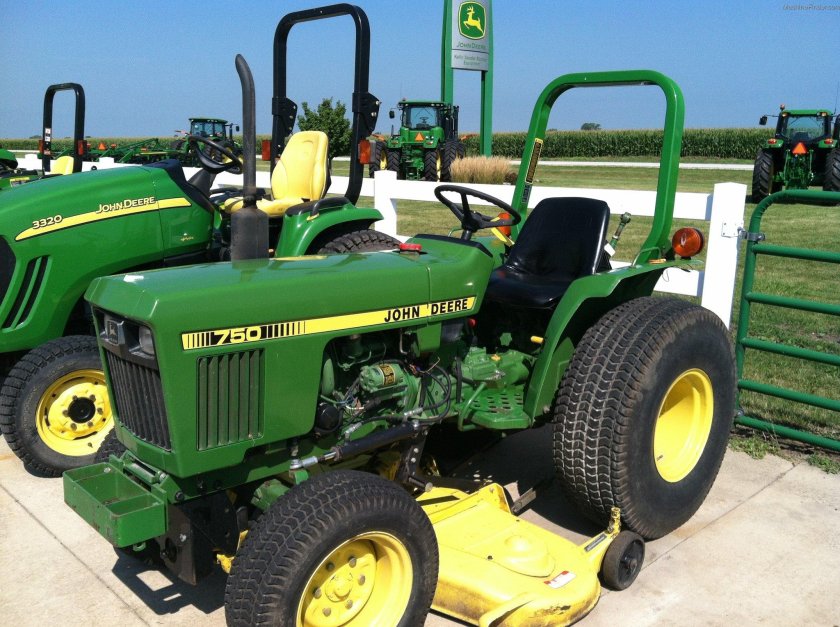 John Deere 750