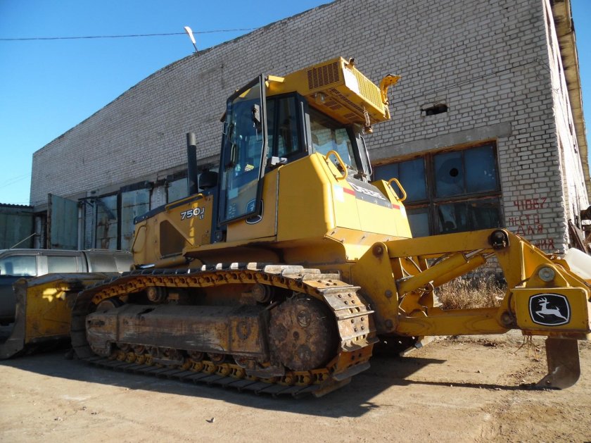John Deere 750 бульдозер