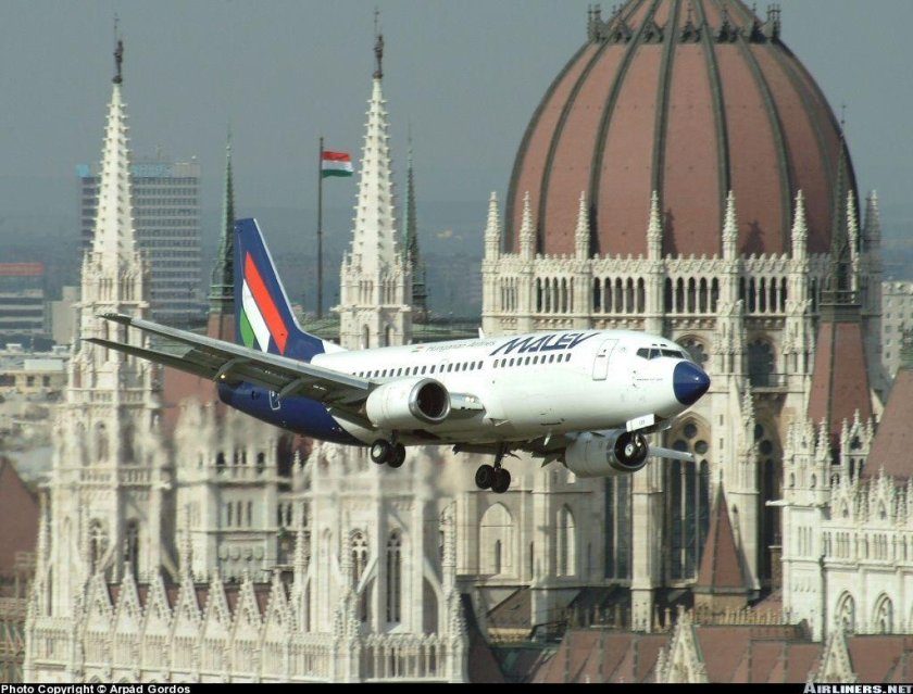 Malev Hungarian Airlines 737