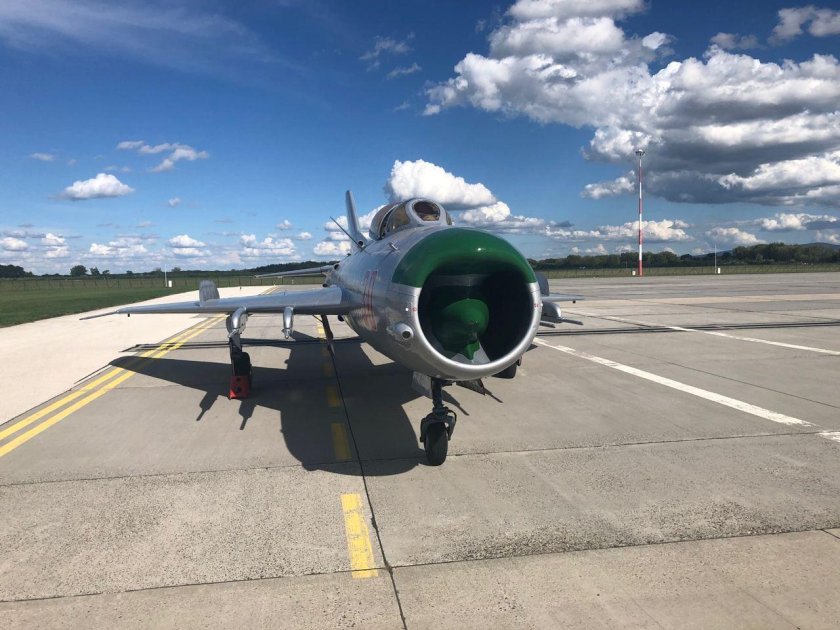 Миг 19 реактивный самолёт