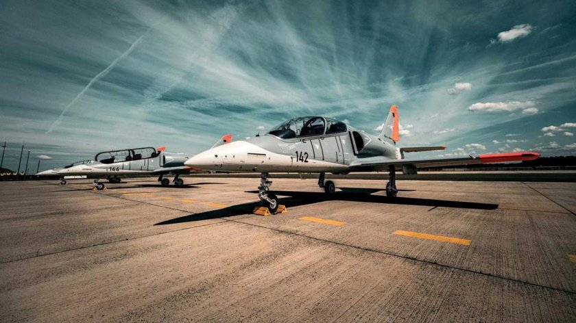 Учебно тренировочный самолет