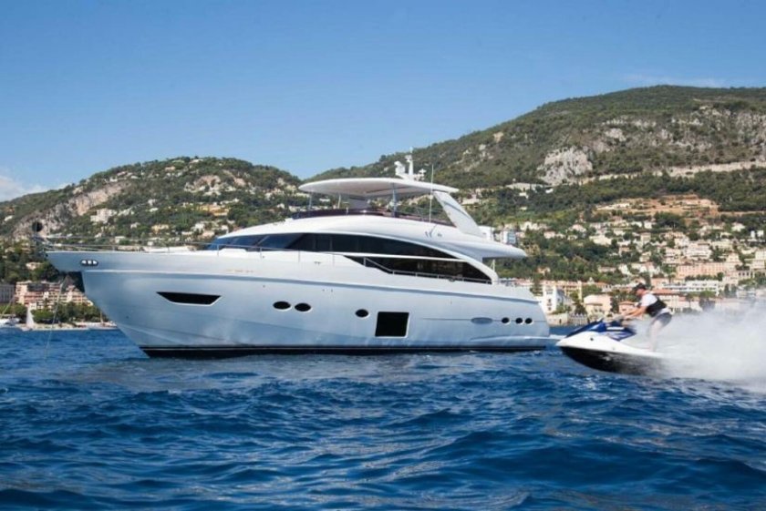 Яхта принцесса 88