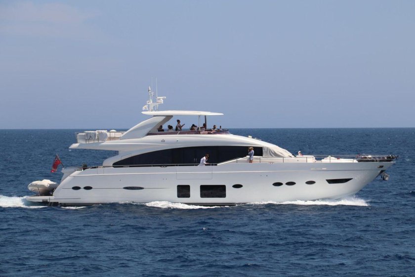 Яхта Princess 82