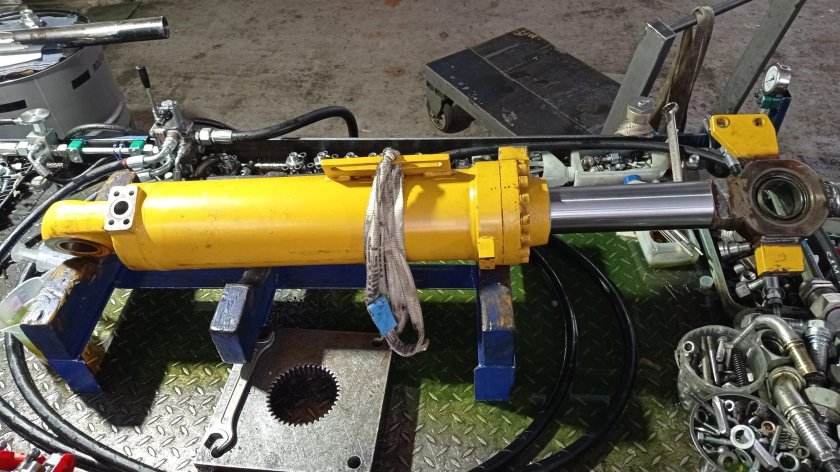 Гидроцилиндр экскаватора