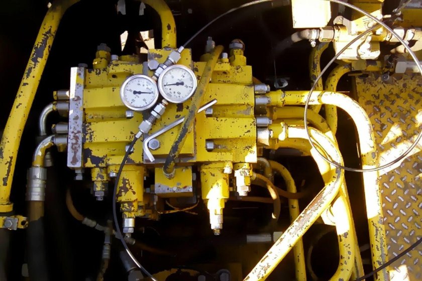 Экскаватор Вольво распределитель