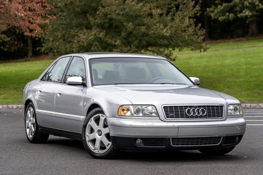 Audi s8 d2 2000