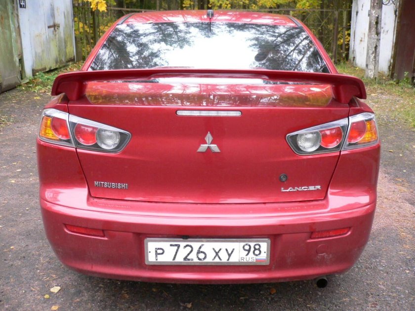Mitsubishi Lancer 10 сзади