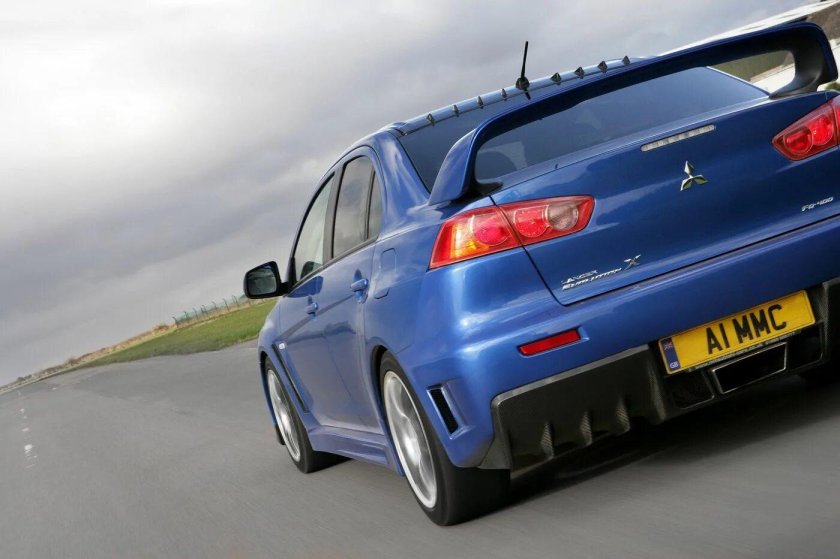 Mitsubishi Lancer Evolution x FQ-400