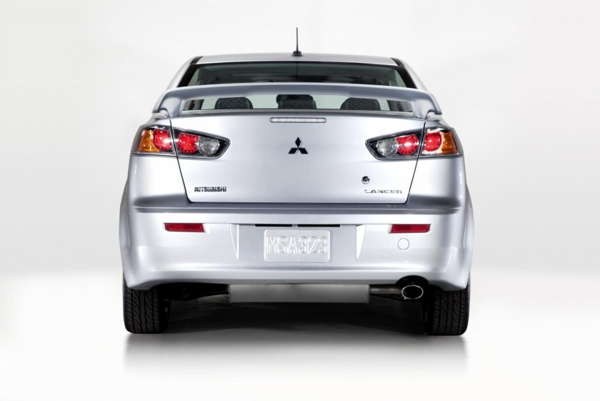 Mitsubishi Lancer 10 сзади