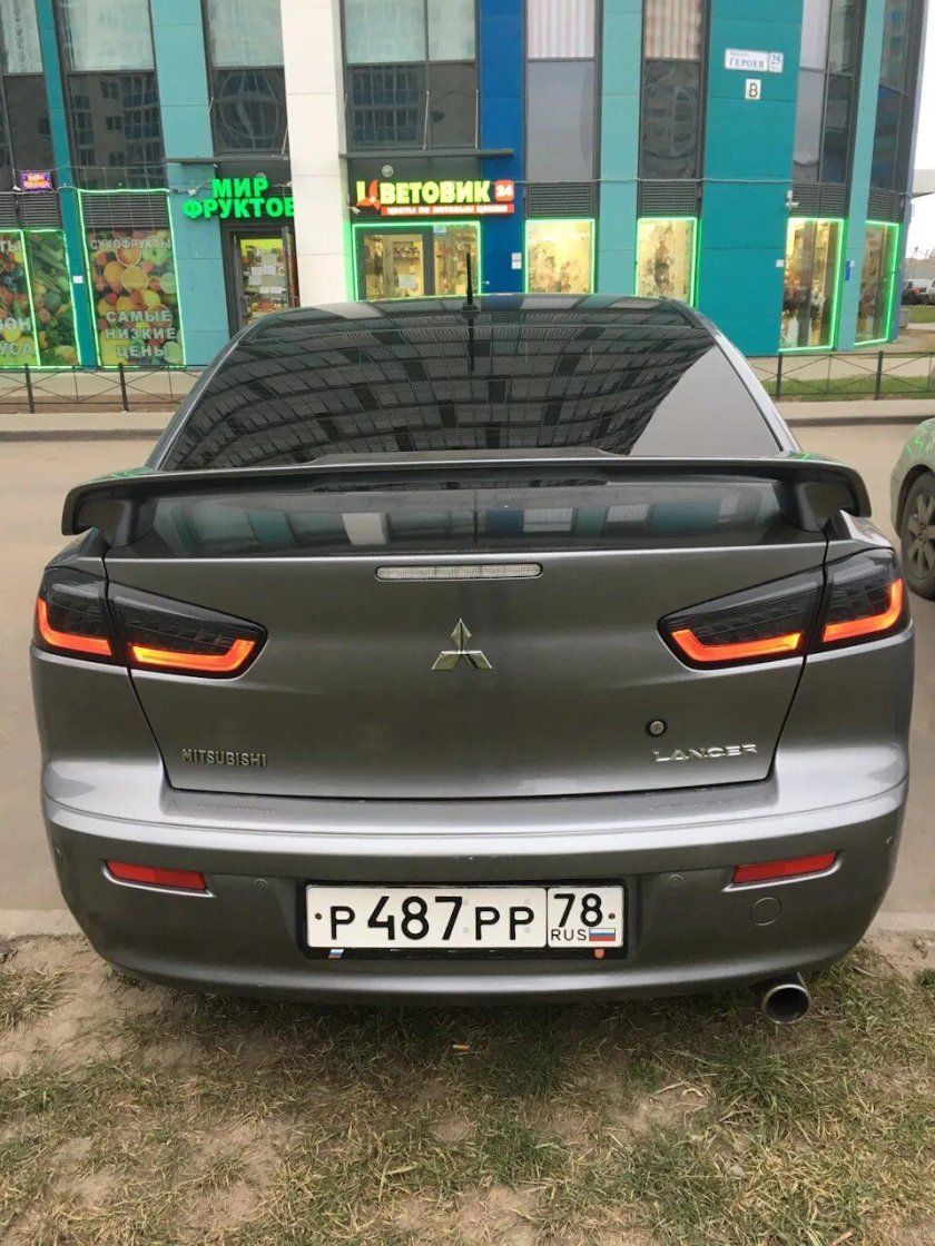 Mitsubishi Lancer 10 сзади