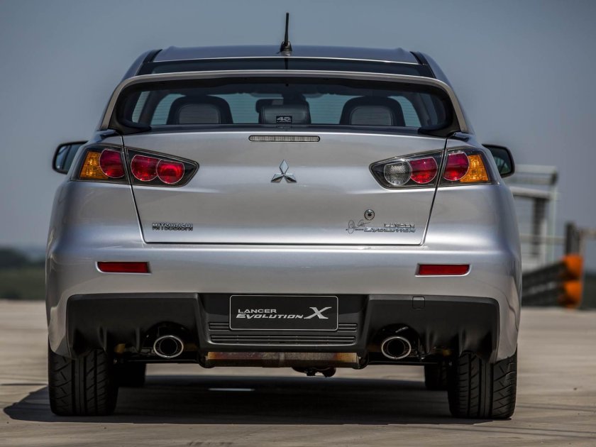 Лансер 10 Эволюшн сзади