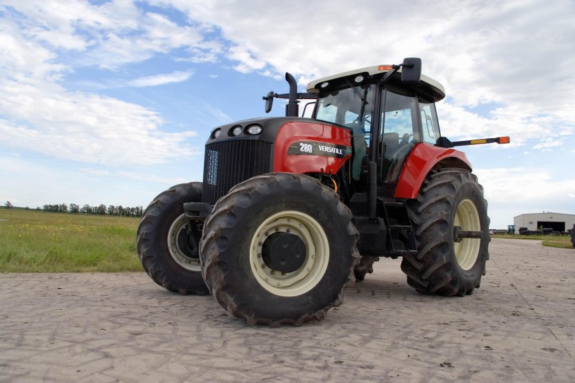 Трактор versatile 280
