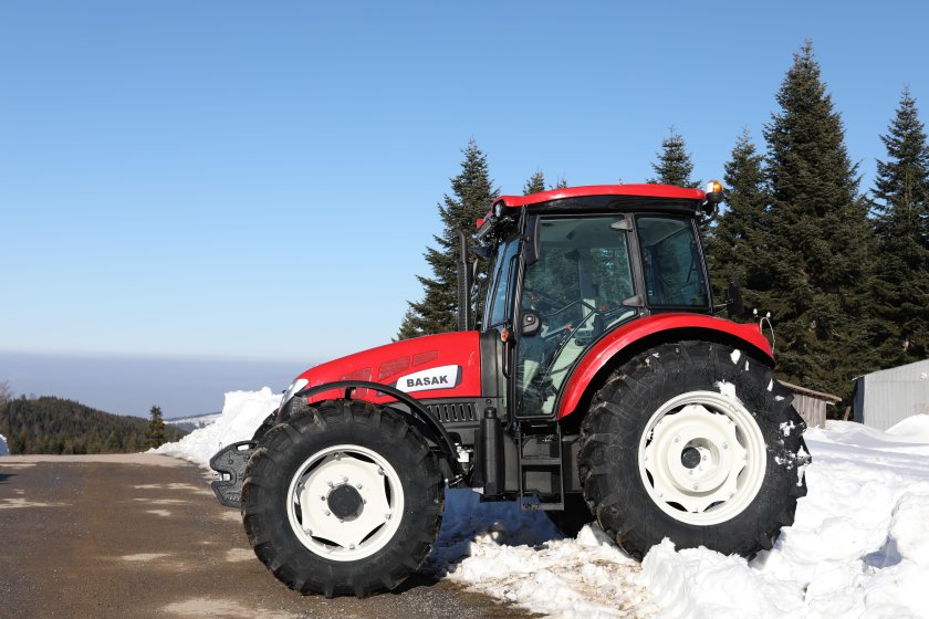 Трактор Басак