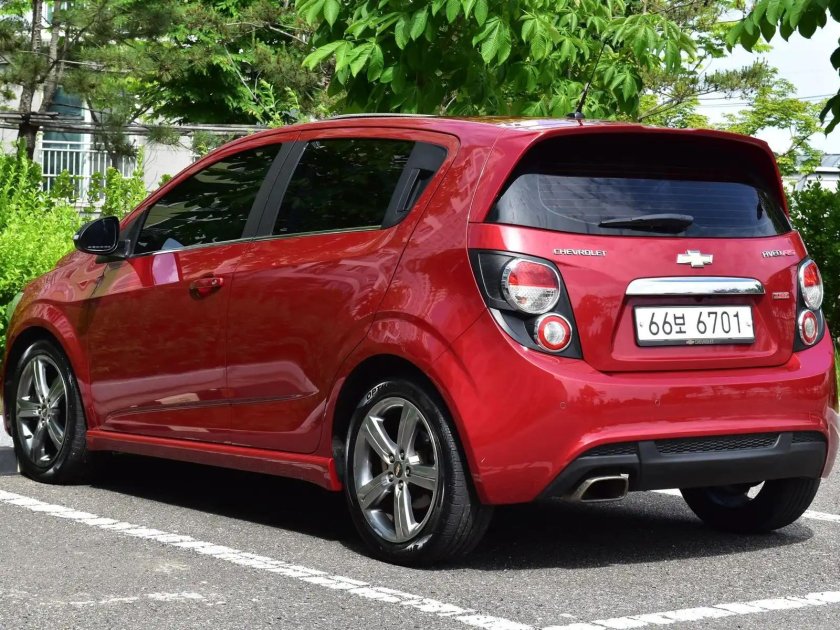 Chevrolet sonic rs turbo хэтчбек