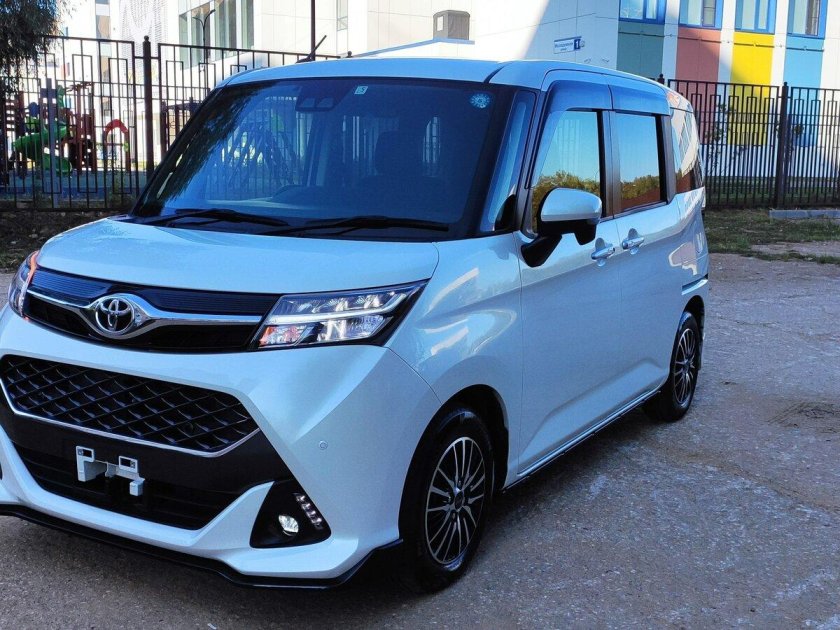 Toyota Tank 1.0 CVT,