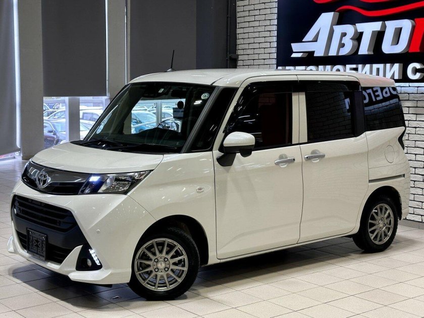 Toyota Tank 1.0 CVT,