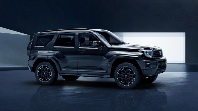 Машина Tank 700