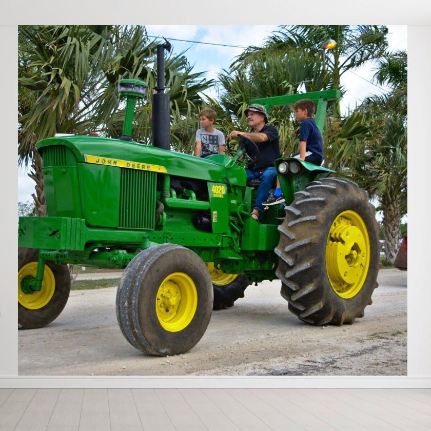 Транспортный трактор