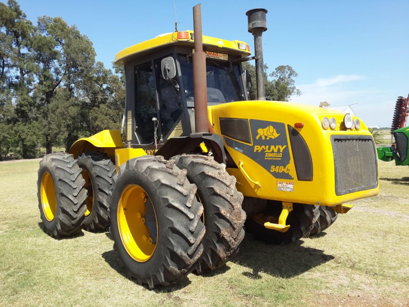 Трактор Pauny