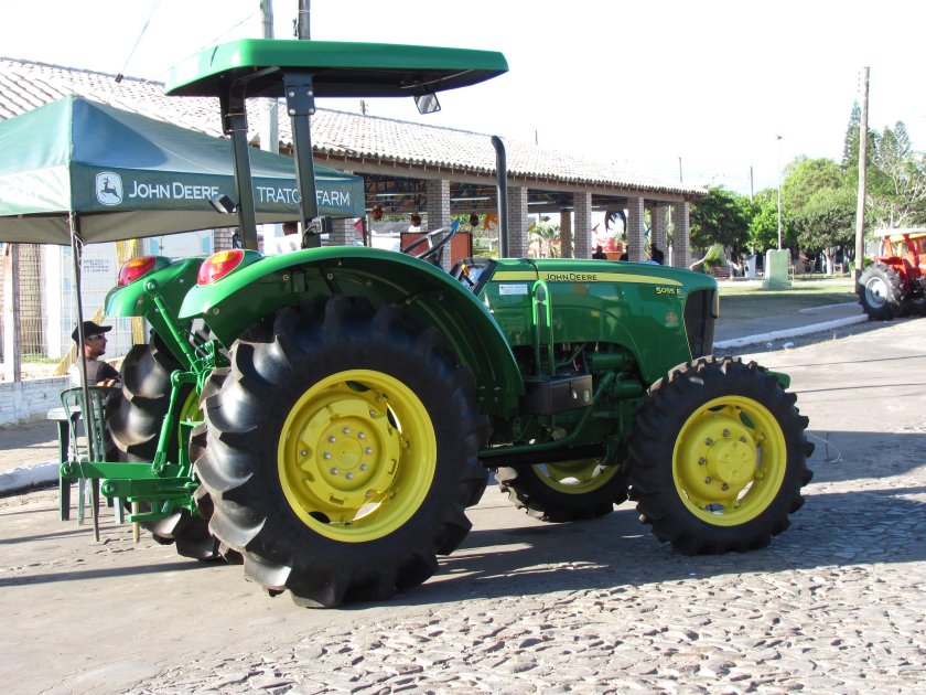 Джон Дир 5055