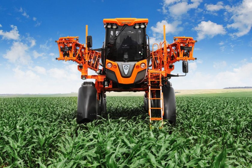 Самоходный опрыскиватель Jacto