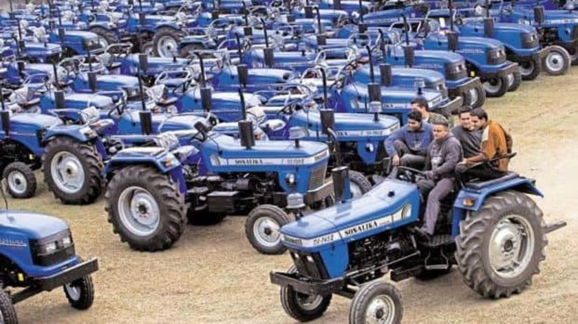 Много тракторов