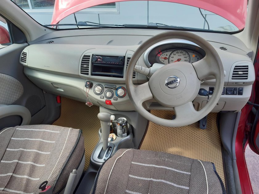 Nissan March 2003 салон