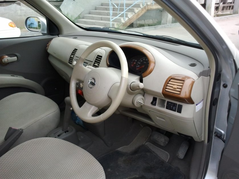 Nissan March 2003 салон