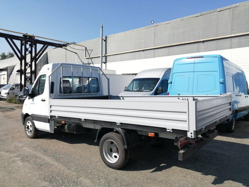 Бортовой грузовик