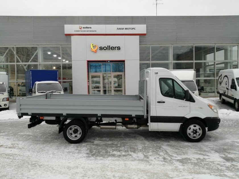 Бортовой автомобиль