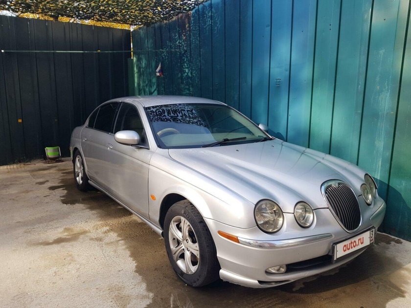 Ягуар 2002 года 200 лошадей