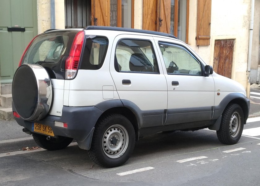 Дайхатсу Териос j100