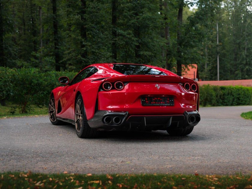 812 superfast ferrari