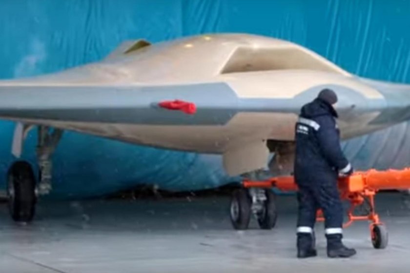 Су 57 и беспилотник охотник